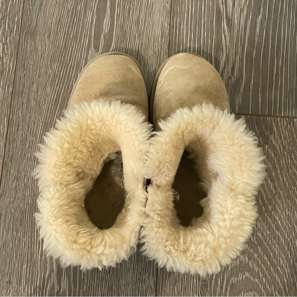 Ugg Mini Bailey Button - image 3